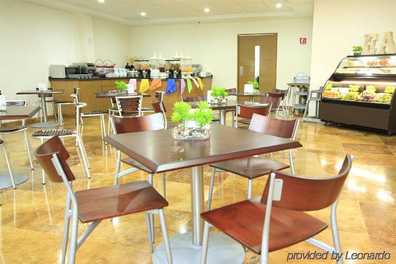 Hotel La Venta Inn Виляермоса Ресторант снимка