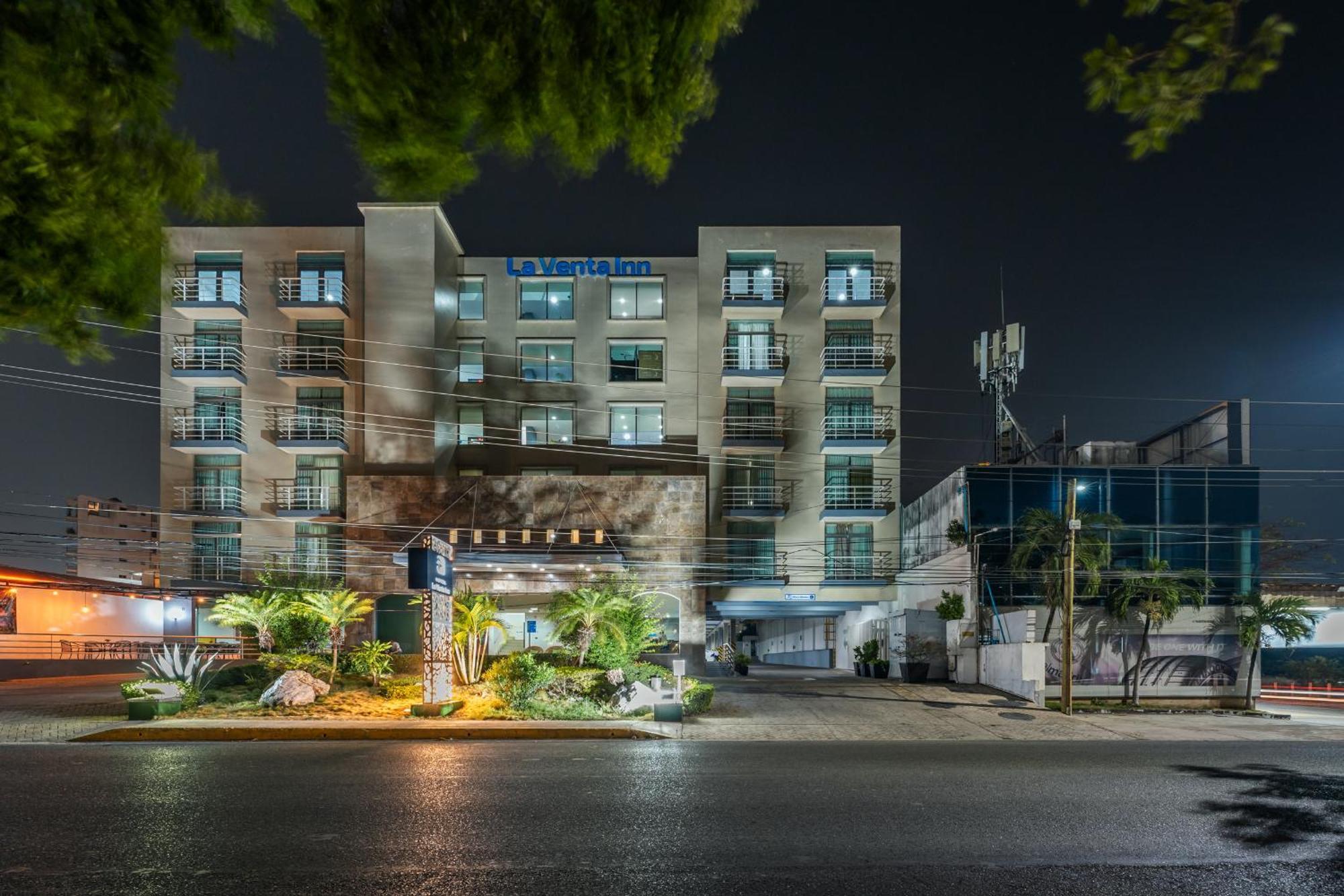 Hotel La Venta Inn Виляермоса Екстериор снимка