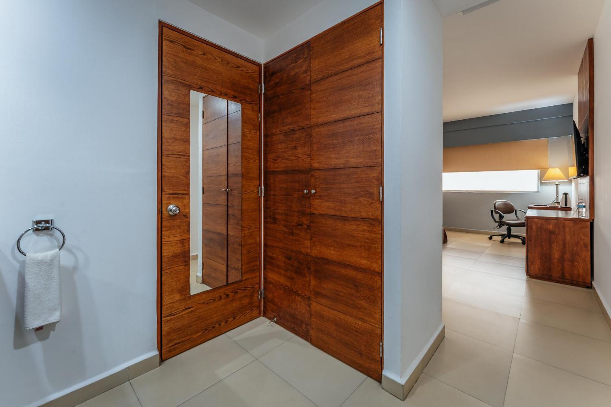 Hotel La Venta Inn Виляермоса Екстериор снимка