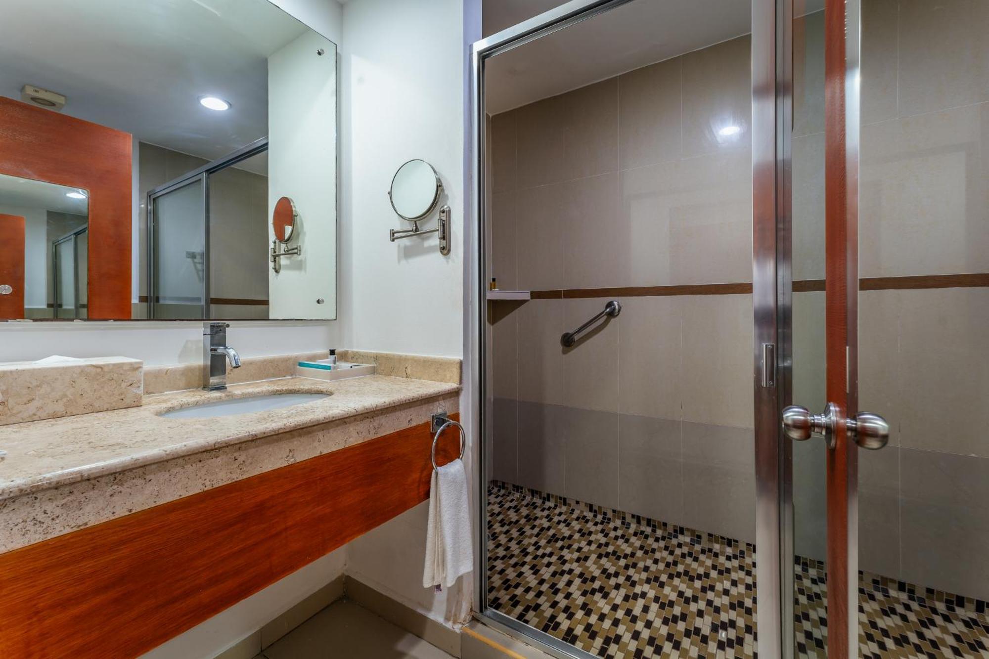 Hotel La Venta Inn Виляермоса Екстериор снимка