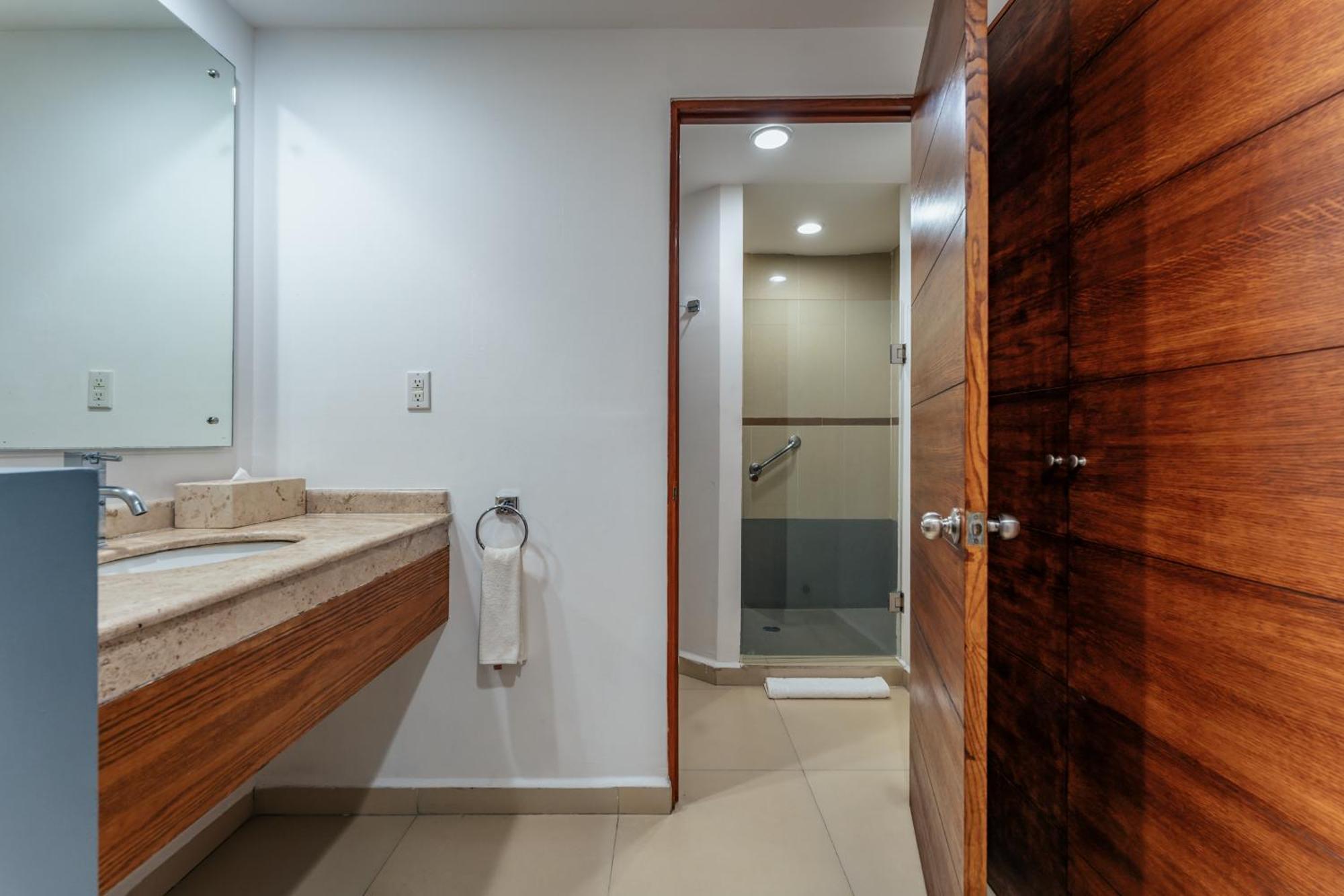 Hotel La Venta Inn Виляермоса Екстериор снимка